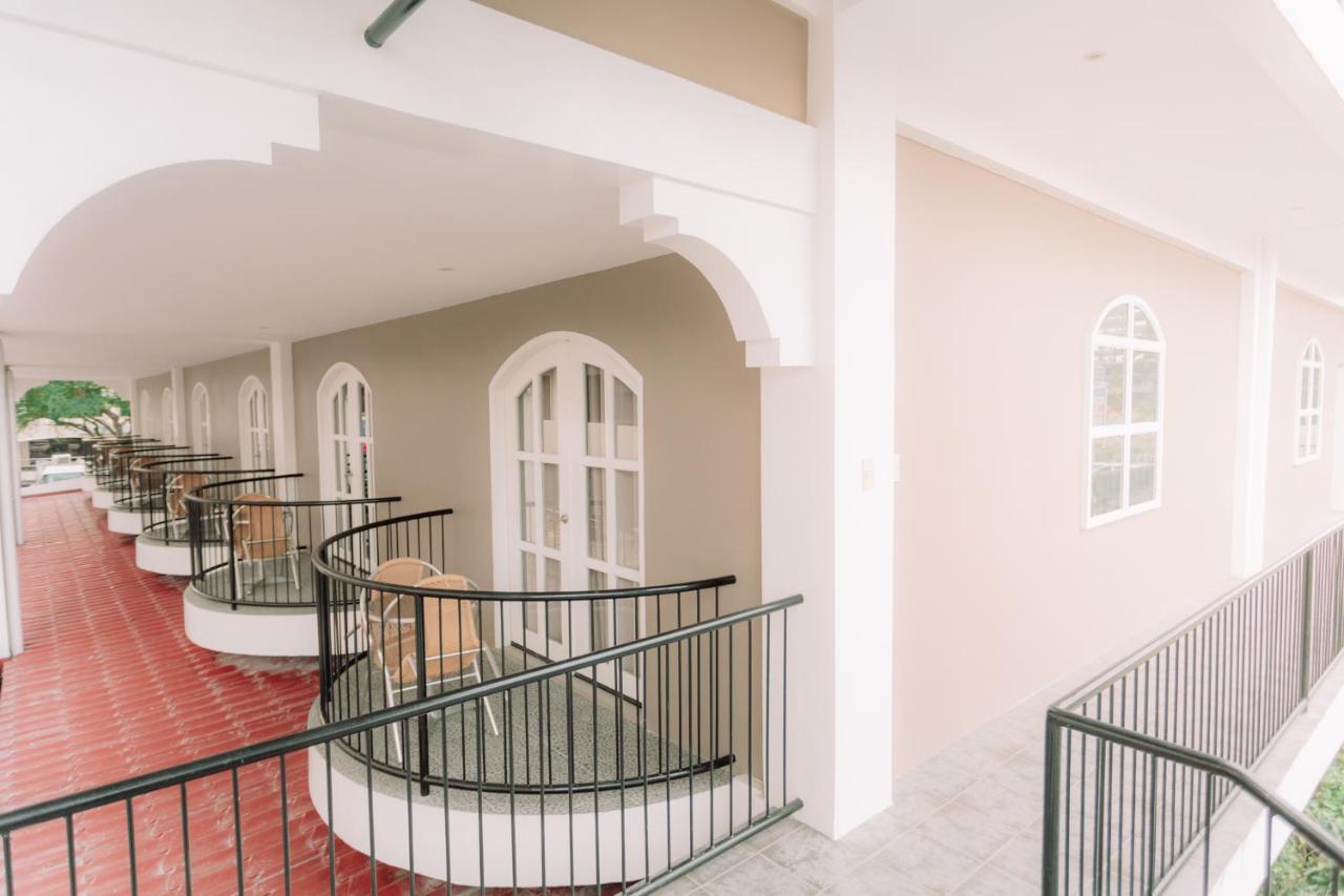 Kingsley'S Hotel And Gastro Pub Mabalacat Luaran gambar